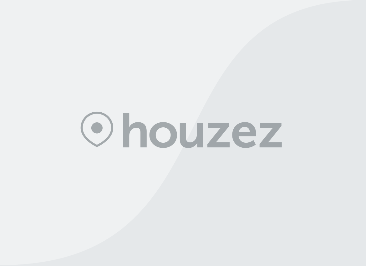 Two double bedroom top floor flat in N8. Spacious and light filled living room near underground and overground stations