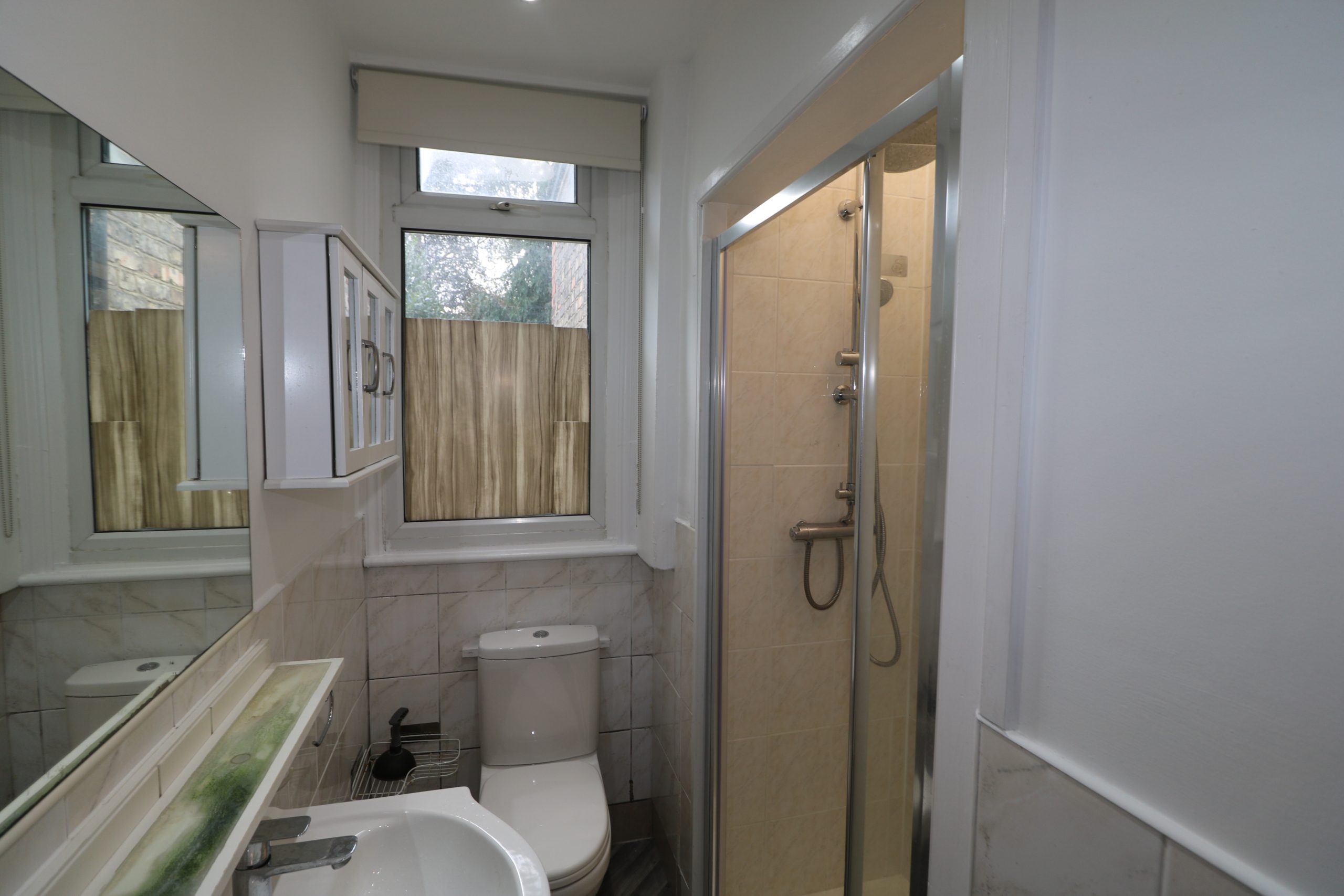 flat4 .shower